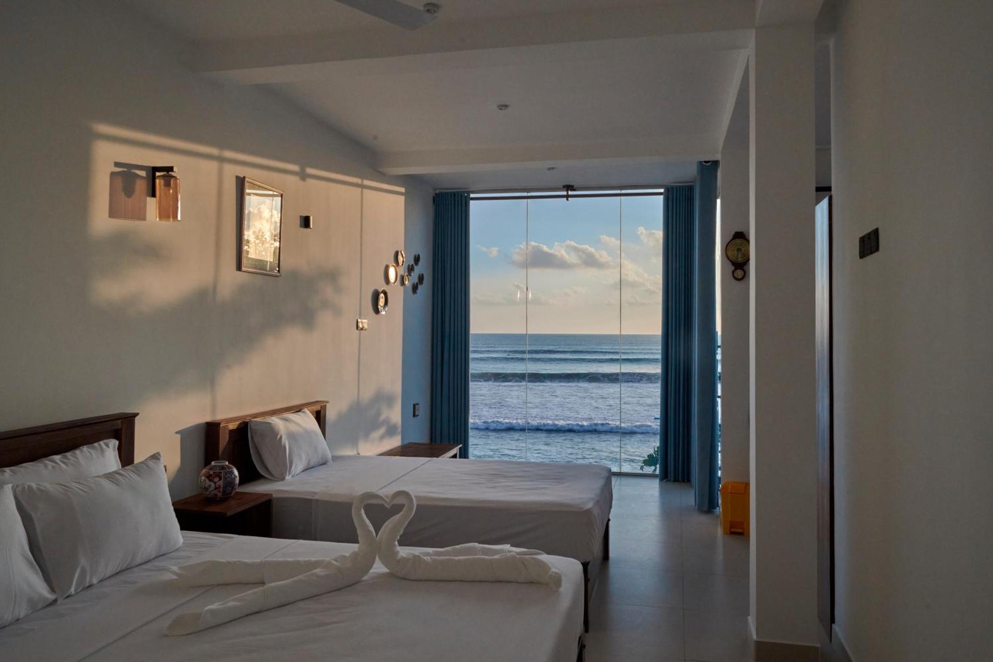 Kings Bay Beach Resort Галле Экстерьер фото