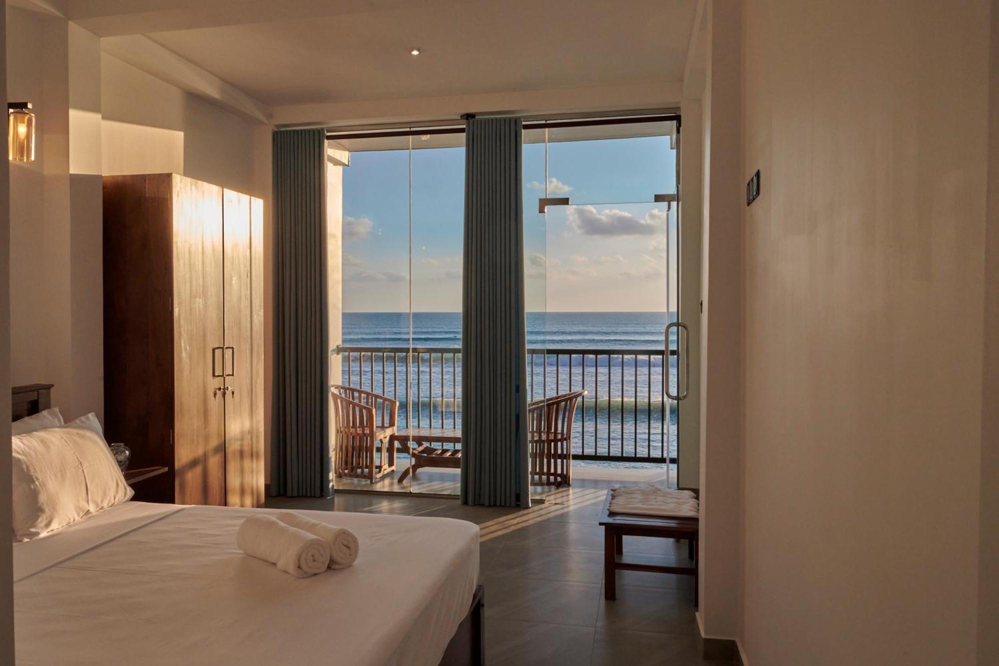 Kings Bay Beach Resort Галле Экстерьер фото