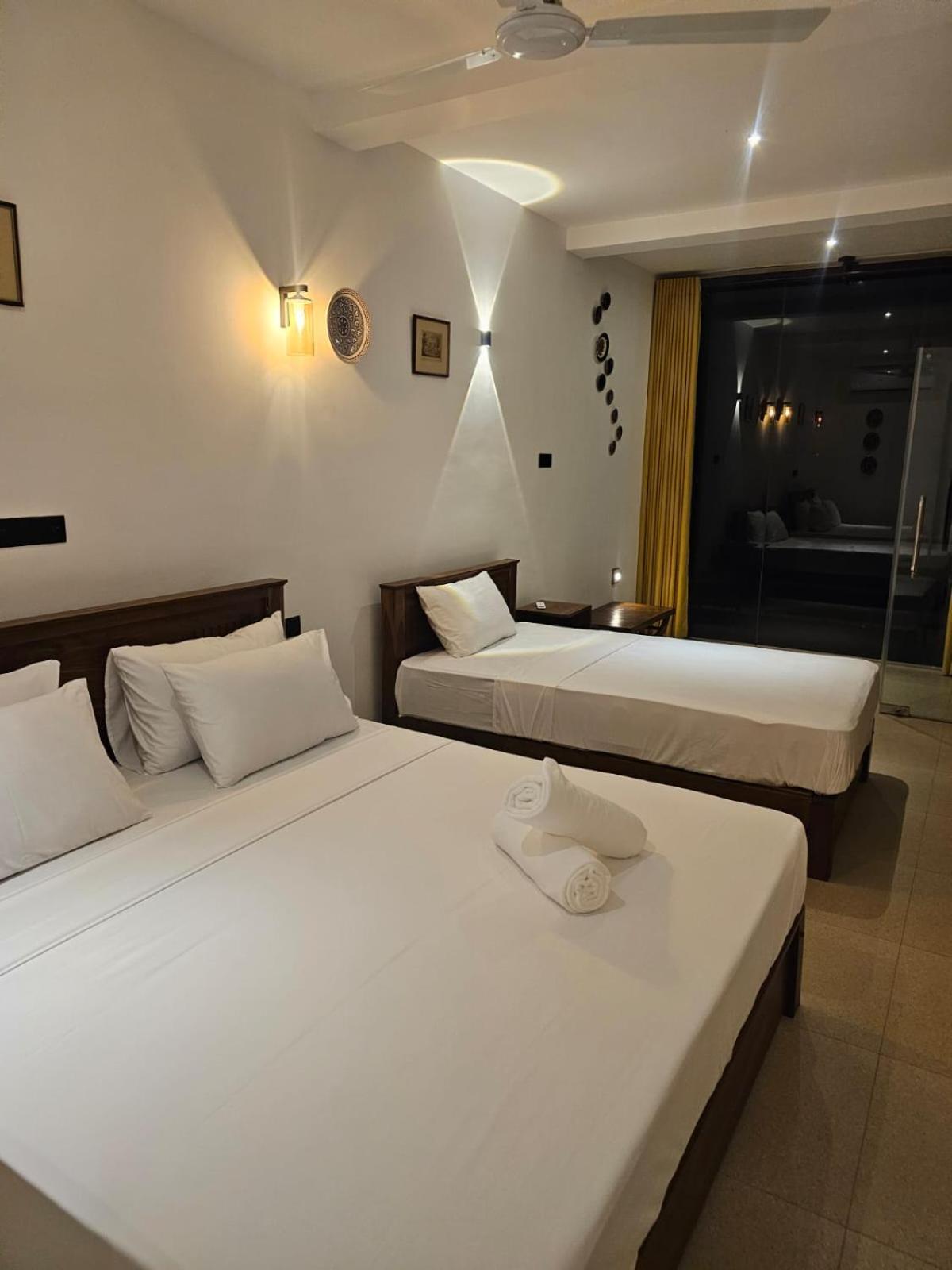 Kings Bay Beach Resort Галле Экстерьер фото