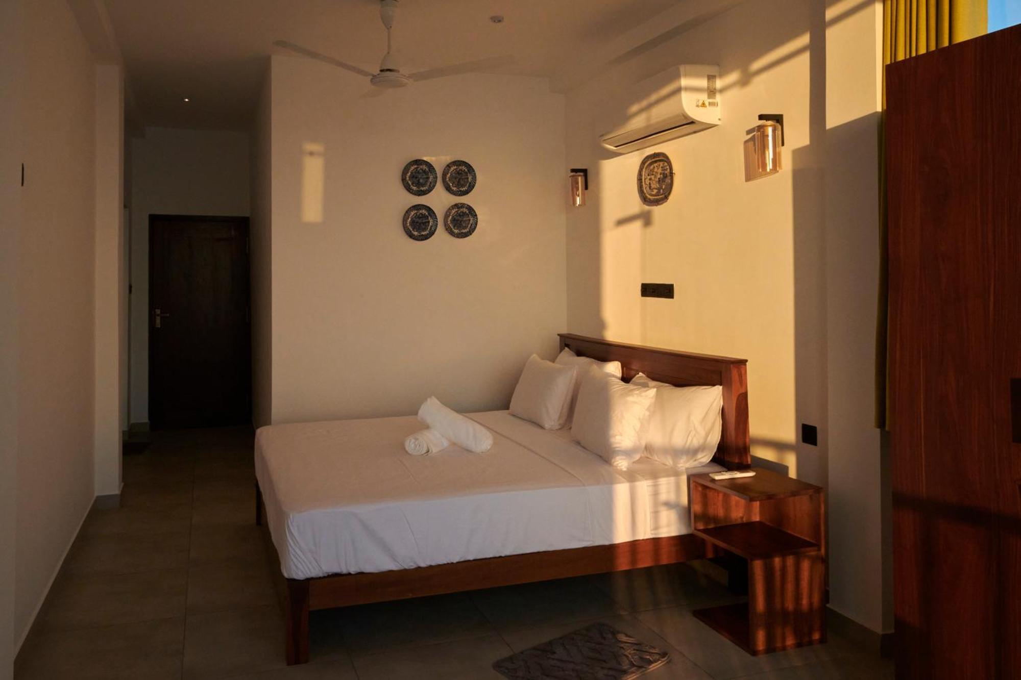 Kings Bay Beach Resort Галле Экстерьер фото